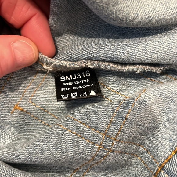 POL Distressed Outseam Patch Detail Button Down Denim Jacket Size - Large - Picture 8 of 14